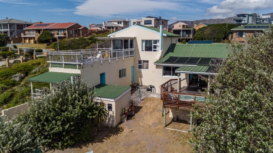 4 Bedroom Property for Sale in Perlemoenbaai Western Cape